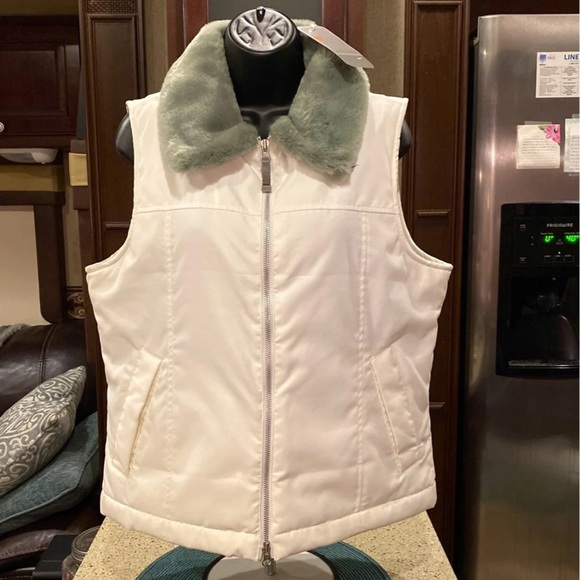 NWT Nike Vest Size Medium - Picture 1 of 11